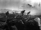 Soviet_soldiers_moving_at_Stalingrad.jpg