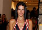 angie-harmon-06010801.jpg