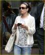 rachel-mcadams-apple-store-03.jpg