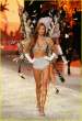 miranda-kerr-fashion-show-foxy-01.jpg