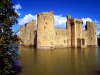Bodiam Castle and Moat, East Sussex, England 1024.jpg