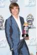 zac-efron-mtv-movie-awards-popcorn-2-nc.jpg