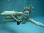 topless_underwater_02.jpg