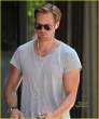 alexander-skarsgard-grey-shirt-new-york-02.jpg