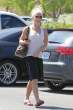 KendraWilkinson2011_08_25_runningsomeerrandsinLosAngeles_8.jpg