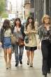 Zooey Deschanel walks to ABC studios583lo.jpg