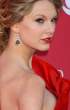 38054_taylor-swift-nipple-13_123_209lo.jpg
