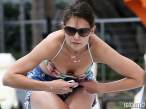 katie-holmes-bikini-top-and-shorts-poolside-in-miami-07-580x435.jpg