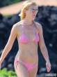 Gwyneth-Paltrow-Shows-Off-Her-Bikini-Body-in-Hawaii-06-435x580.jpg