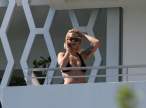 497308919_ritaorahangsoutbalconyx18_123_487lo.jpg