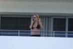 973068135_ritaorahangsoutbalconyx10_123_468lo.jpg