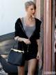 taylor-swift-shows-off-legs-in-tiny-black-shorts-08-435x580.jpg