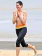 Anne-Hathaway-in-a-Bikini-Top-and-Yoga-Pants-in-Hawaii-06-435x580.jpg