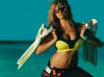 Kate-Upton-Sexy-Beach-Shoot-for-Vogue-UK-June-2014-10-cr1399658189753-580x435.jpg