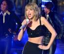 taylor-swift-at-new-year-s-eve-2015-in-nyc_5.jpg