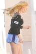 Iggy-Azalea-in-Short-Shorts--01.jpg