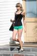 taylor-swift-at-her-mom-s-house-in-beverly-hills-_9.jpg